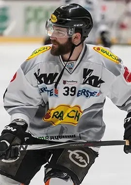 Matt Siddall auf dem Eishockeyfeld