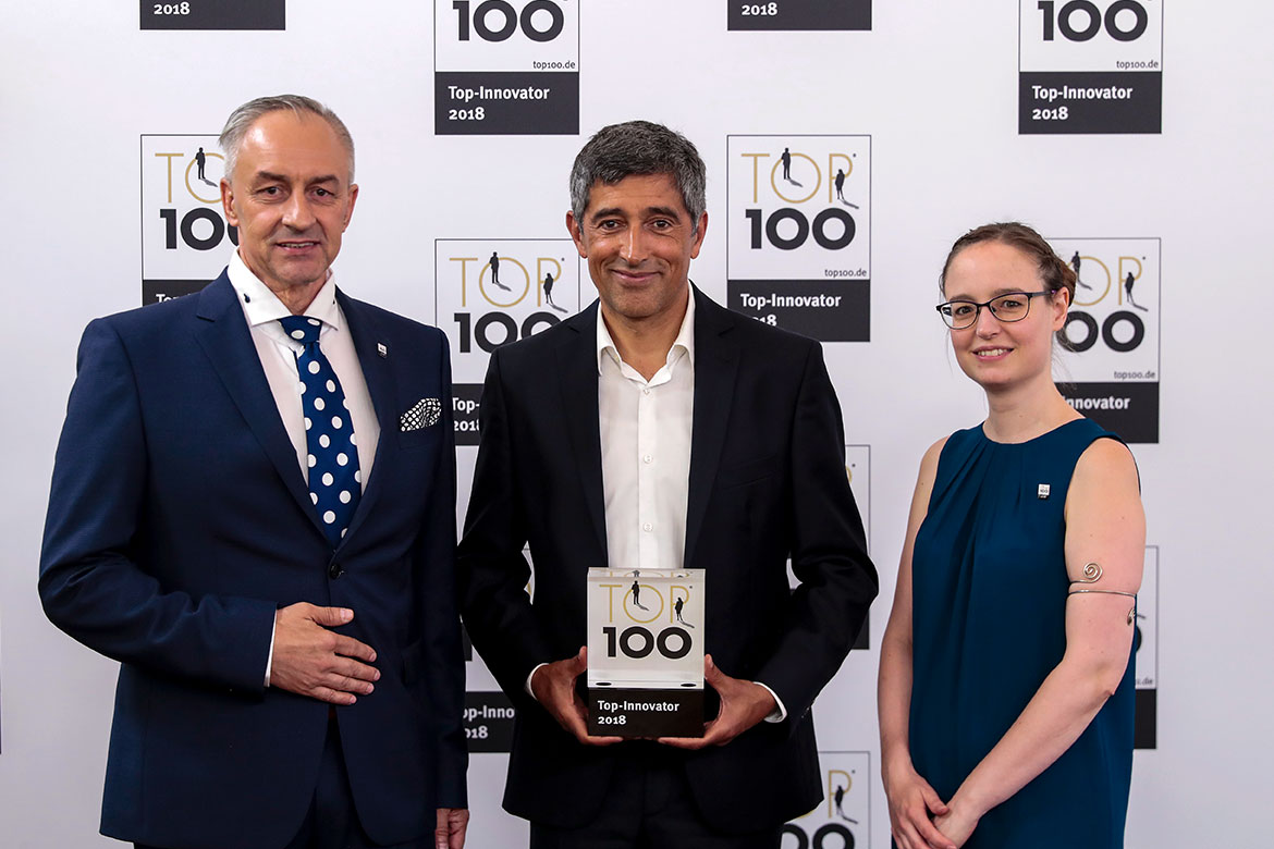 CMO Guido Finkes und PR & Marketing Consultant C. Ebinger mit Mentor Ragna Yogeshwar bei der Preisverleihung 2018